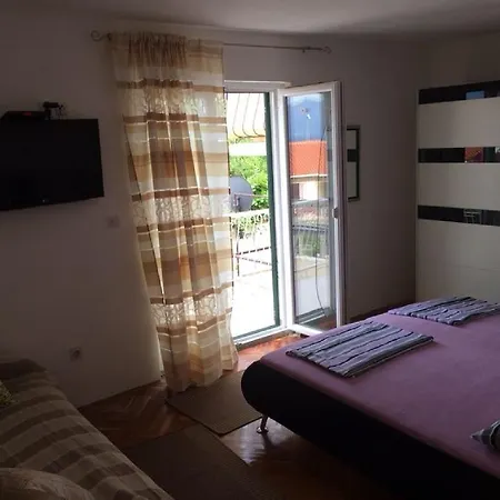 Apartment Vesna Supetar